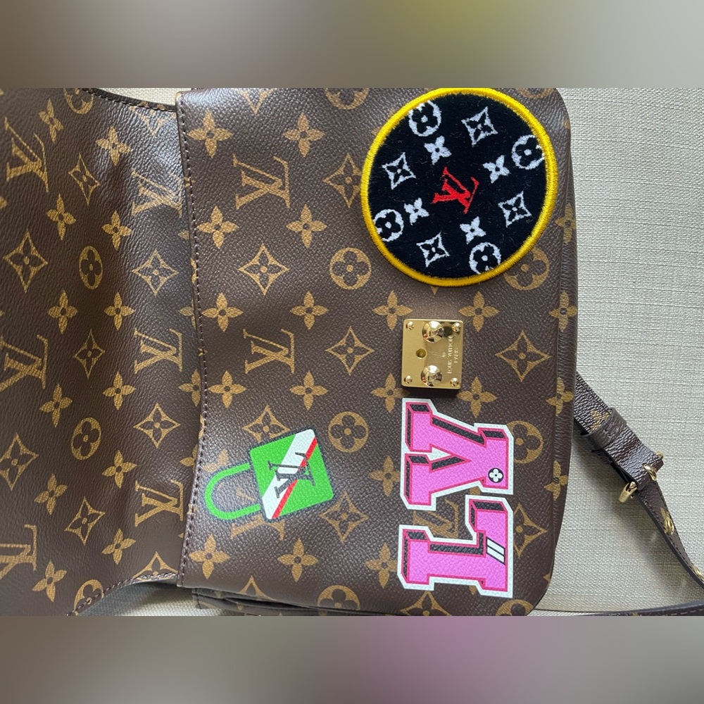 Limited Edition 
Louis Vuitton Pochette Metis Patches Bag - Picture 7 of 8